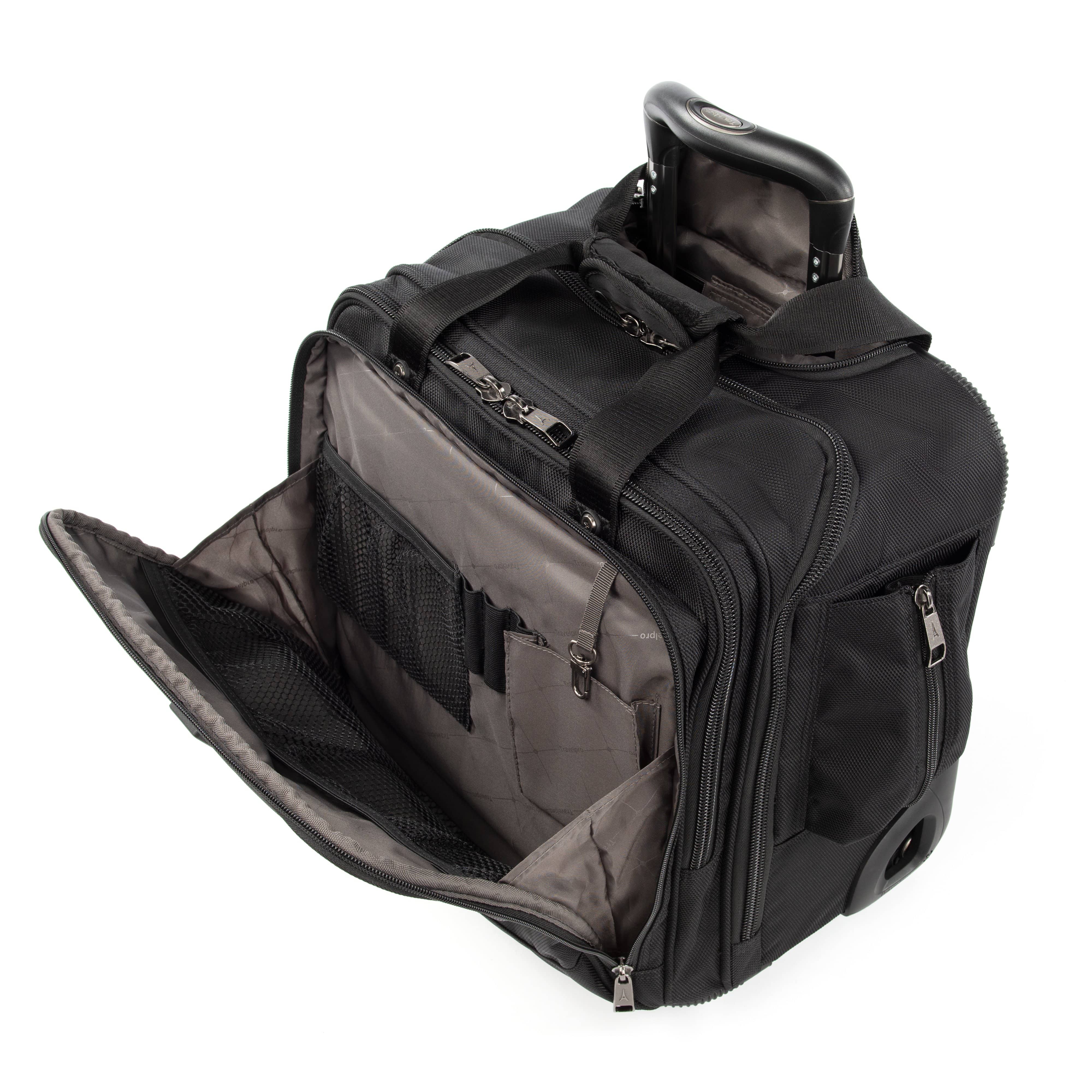 Travelpro FlightCrew5 com rolamento horizontal durante a noite