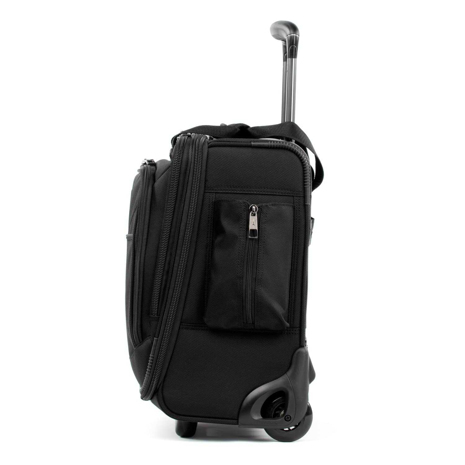 Travelpro FlightCrew5 com rolamento vertical durante a noite