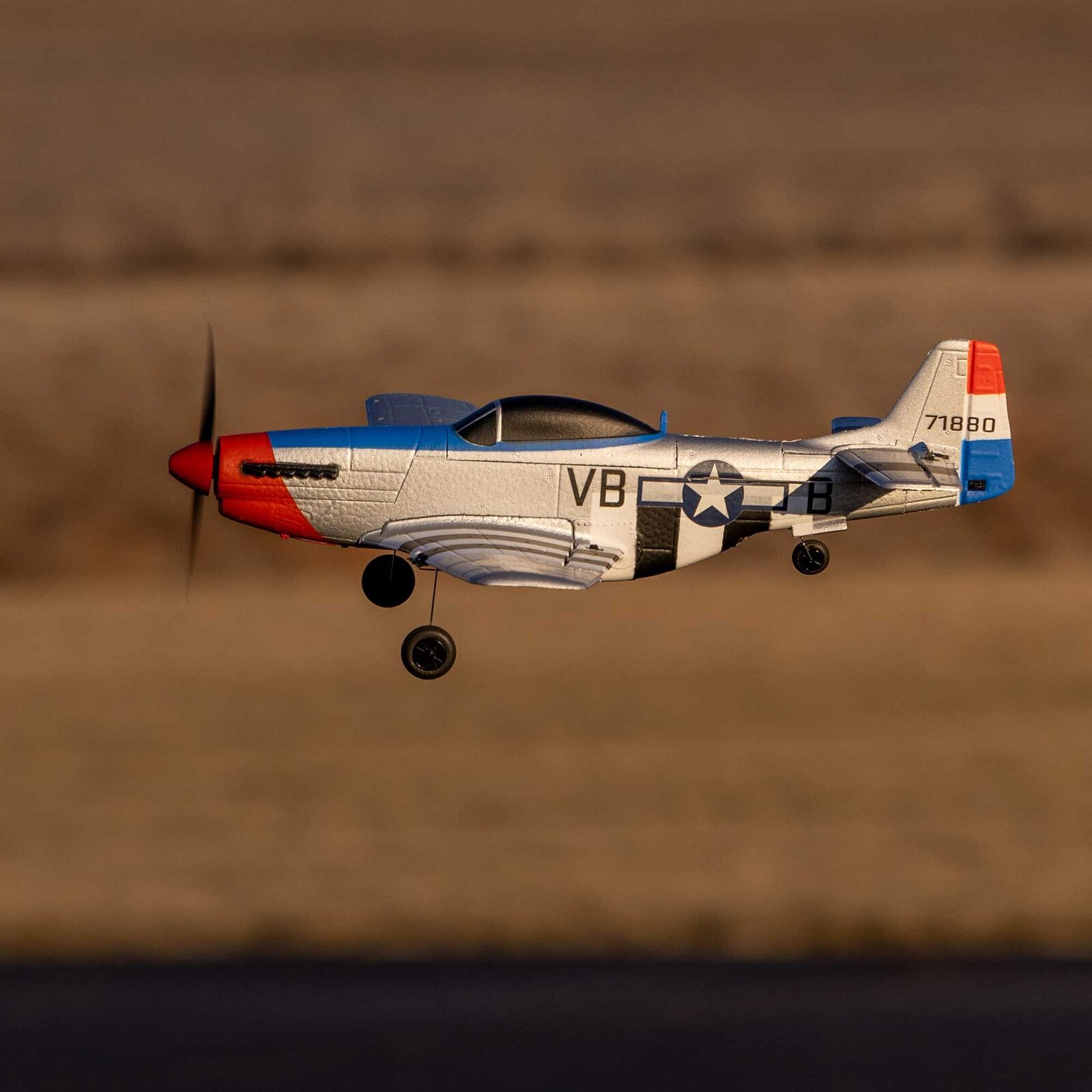 HobbyZone Remote Control Planes HobbyZone P-51D Mustang 450mm RTF with SAFE (HBZ-1251)